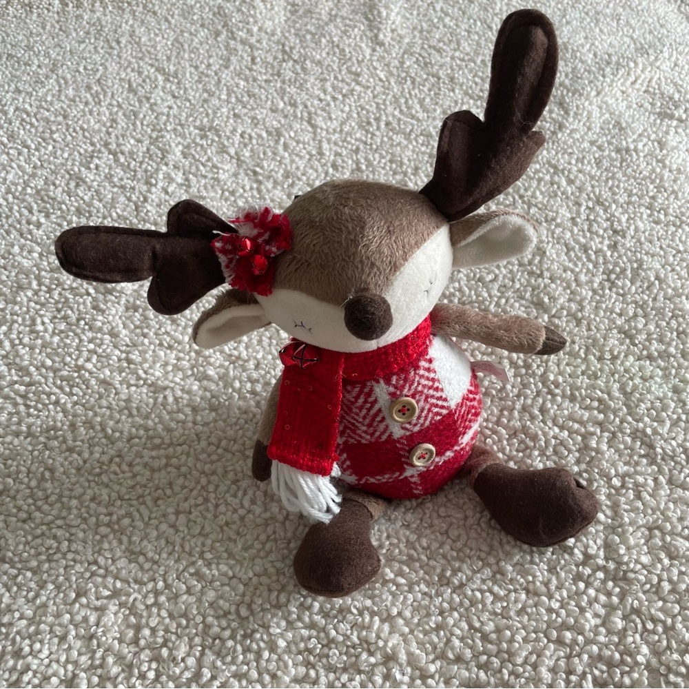 Plush reindeer with weighted bottom